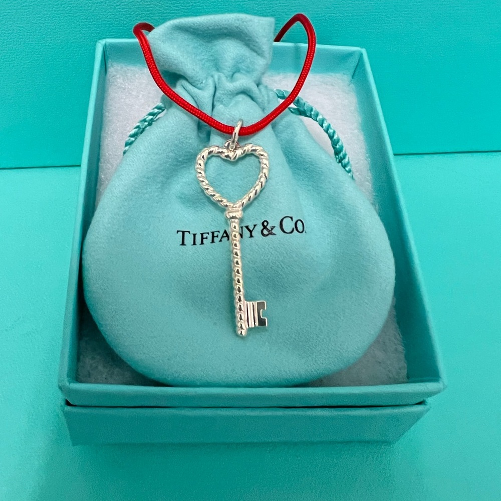 🌸🌸 Authentic Tiffany & Co. Silver Twist Heart Key on 16” Red Silk Cord